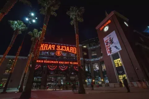 Eingang zum Willie Mays Plaza im Oracle Park